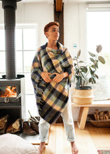 Load image into Gallery viewer, Poncho Frankie Check