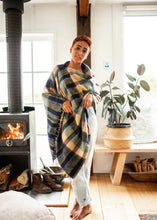 Load image into Gallery viewer, Poncho Frankie Check