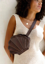 Load image into Gallery viewer, Koa Belt Bag - Chocolate