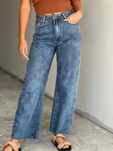 Load image into Gallery viewer, Wide Leg Crop Jean Mid Blue