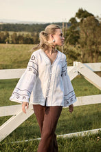 Load image into Gallery viewer, Lavett Linen Blouse