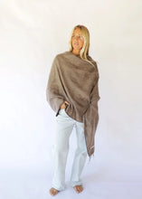 Load image into Gallery viewer, Poncho Chai