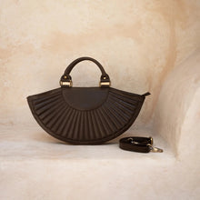 Load image into Gallery viewer, Soleil Grande Textured Noir