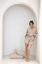 Load image into Gallery viewer, Fundamental Linen Shorts - Natural