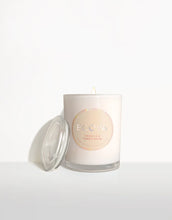 Load image into Gallery viewer, Vanilla & Tonka Bean Metro Candle