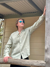 Load image into Gallery viewer, Breakwater Men&#39;s Linen Shirt Seafoam
