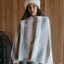 Load image into Gallery viewer, Poncho Sandy Stripe

