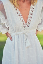 Load image into Gallery viewer, Bungalow Maxi White
