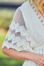 Load image into Gallery viewer, Bungalow Maxi White
