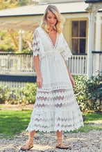Load image into Gallery viewer, Bungalow Maxi White
