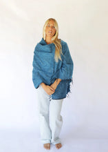 Load image into Gallery viewer, Poncho Seaport
