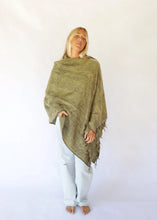 Load image into Gallery viewer, Poncho Pistachio
