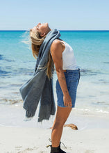 Load image into Gallery viewer, Scarf/Shawl Smoke
