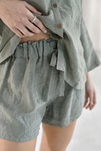 Load image into Gallery viewer, Fundamental Linen Shorts - Pistachio
