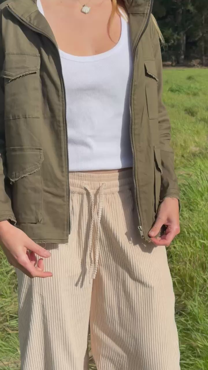 Load video: Altitude Jacket Moss