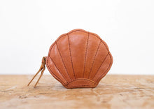 Load image into Gallery viewer, Koa Purse Chestnut Antique
